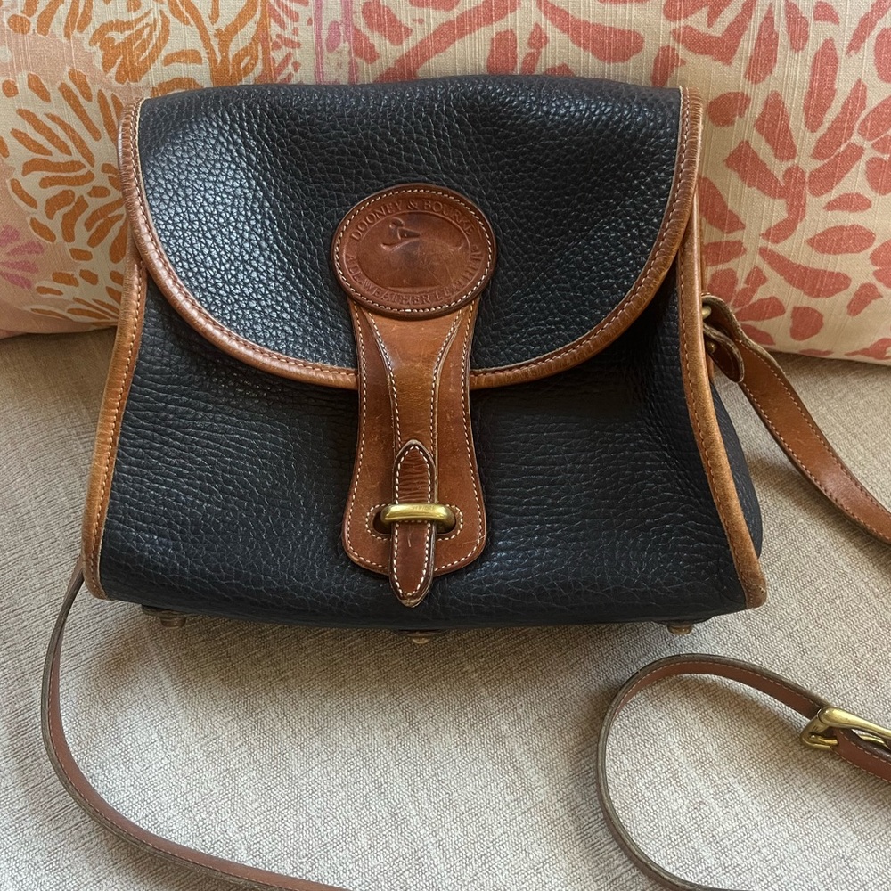 VTG Dooney & Bourke Essex Crossbody All Weather Pebbled Leather Navy/British Tan